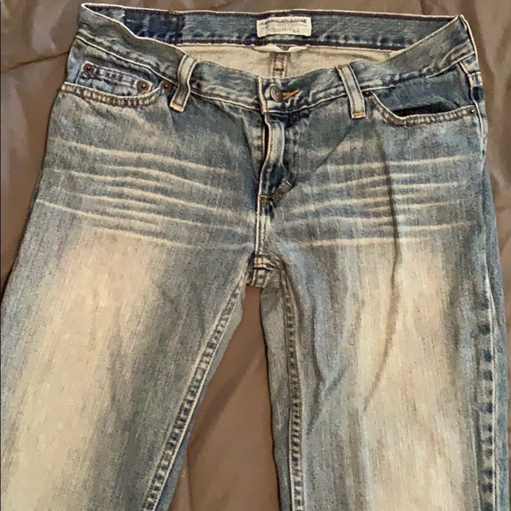 American Eagle size 4 long jeans. Light wash.